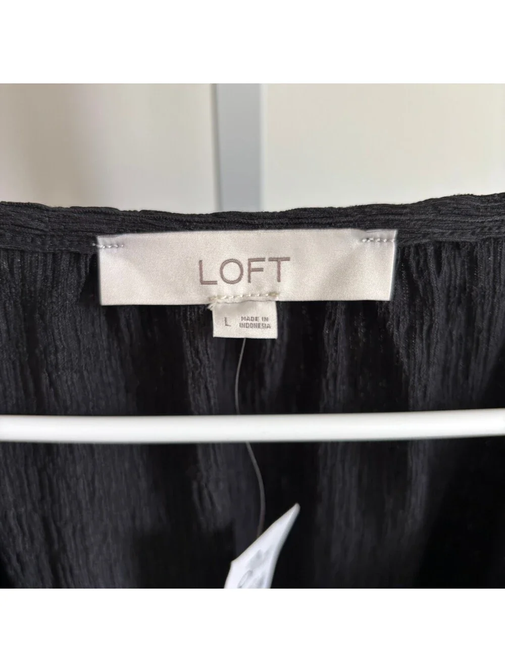 Loft NWT Women's Black Puff Sleeve Tie Neck Textured Blouse Size L